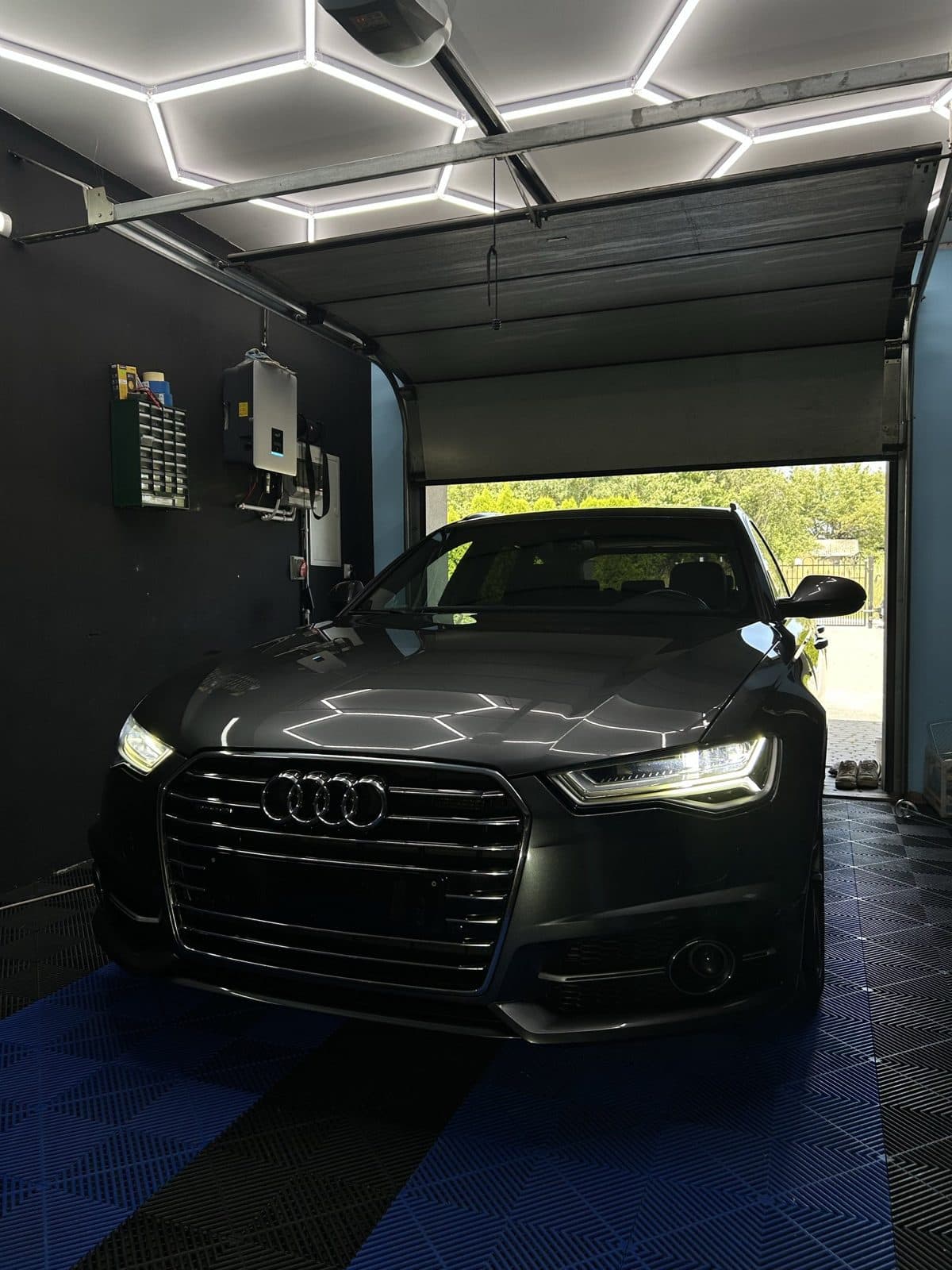 Audi A6 — Wyjazd ze studia