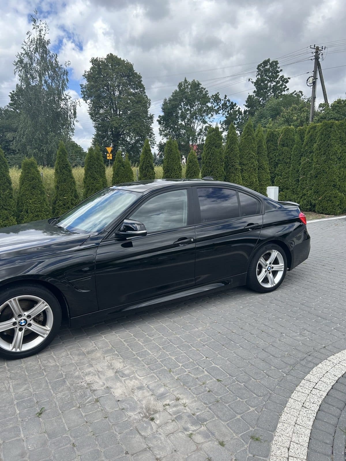 BMW serii 3 — Głęboka czerń