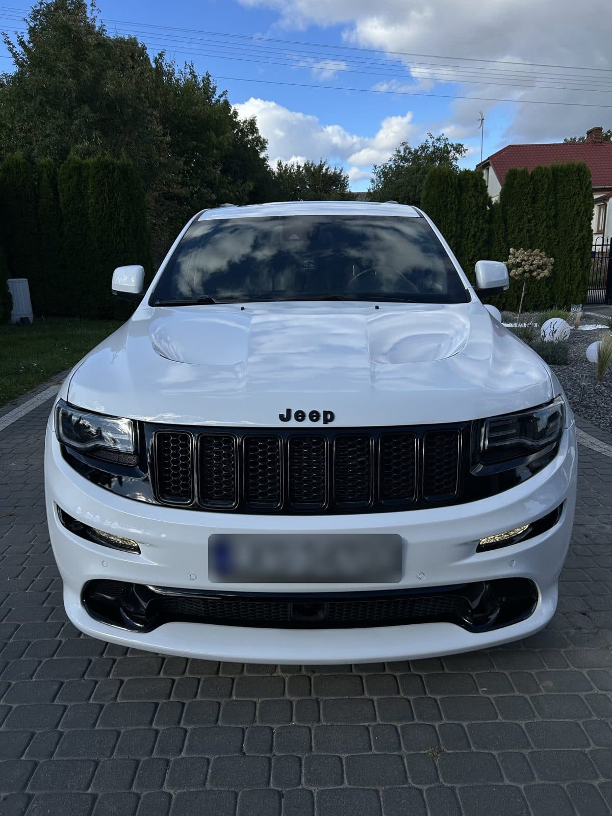 Jeep Grand Cherokee SRT — 6.4 HEMI w bieli